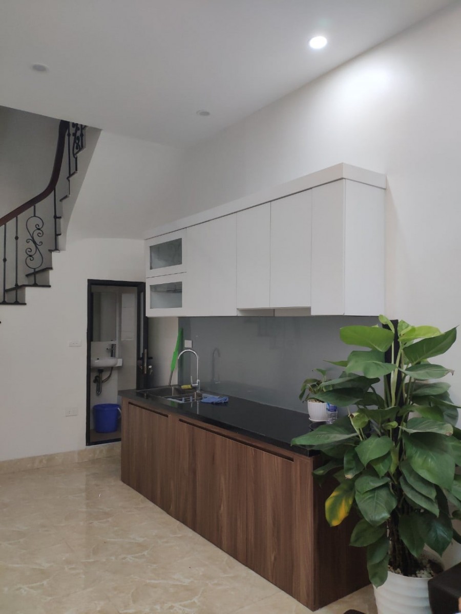 Bán nhà đẹp, về ở luôn ngõ Hòa Bình 7, diện tích 35m2, 4 tầng, giá 3.5 tỷ, lhcc