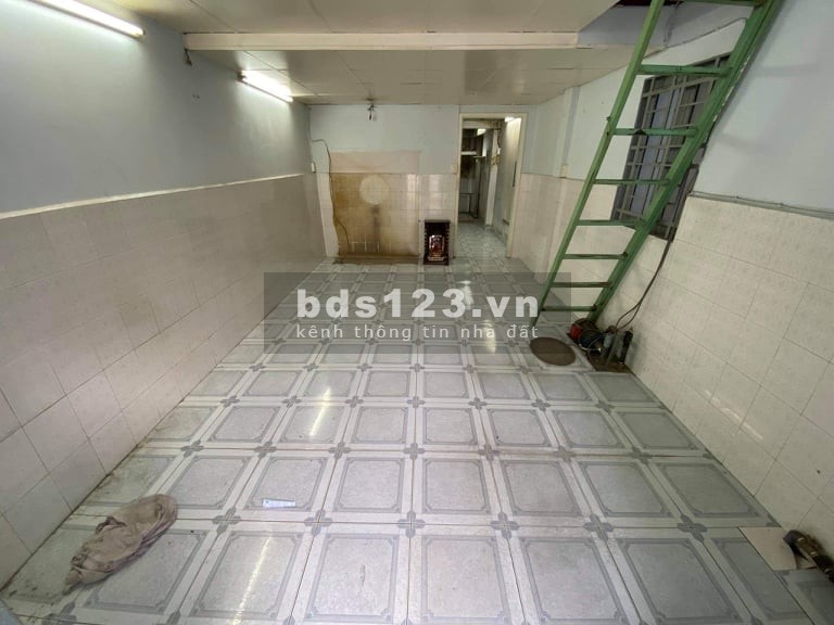Hẻm xe hơi đổ cửa giá chỉ 4.9 tỷ, sát mặt tiền nhà cũ thích hợp cả tạo xây mới