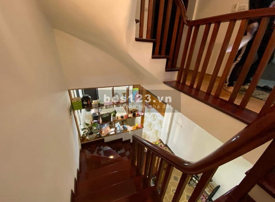 Bán nhà Ngọc Thụy 60m2*5T, nhà mới đẹp mặt ngõ ô tô vào nhà tặng nội thất giá bán 4.9 tỷ