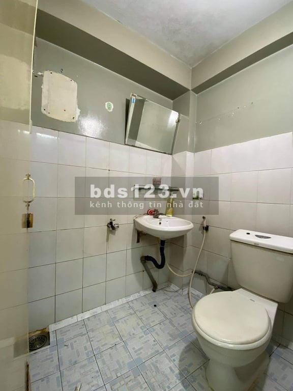 Hẻm xe hơi đổ cửa giá chỉ 4.9 tỷ, sát mặt tiền nhà cũ thích hợp cả tạo xây mới