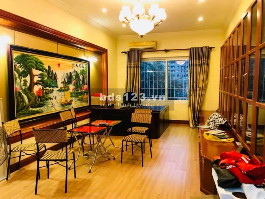 Bán nhà Hoàng Mai, ô tô đỗ cửa, diện tích 50m2, giá bán 4,5 tỷ, lhcc