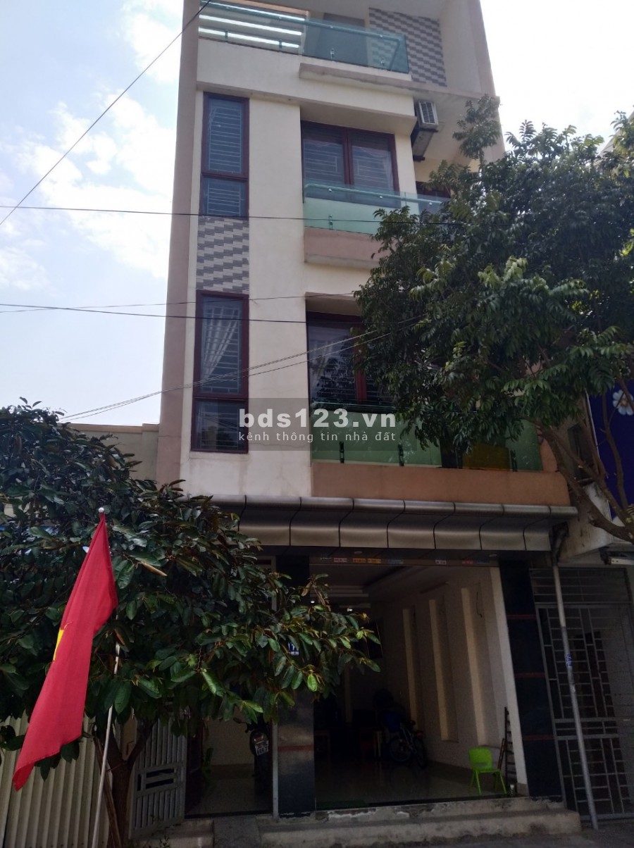 Bán nhà mặt đường chính chủ 4 tầng ngay trường Chính Trị, liên hệ 0393.207.041