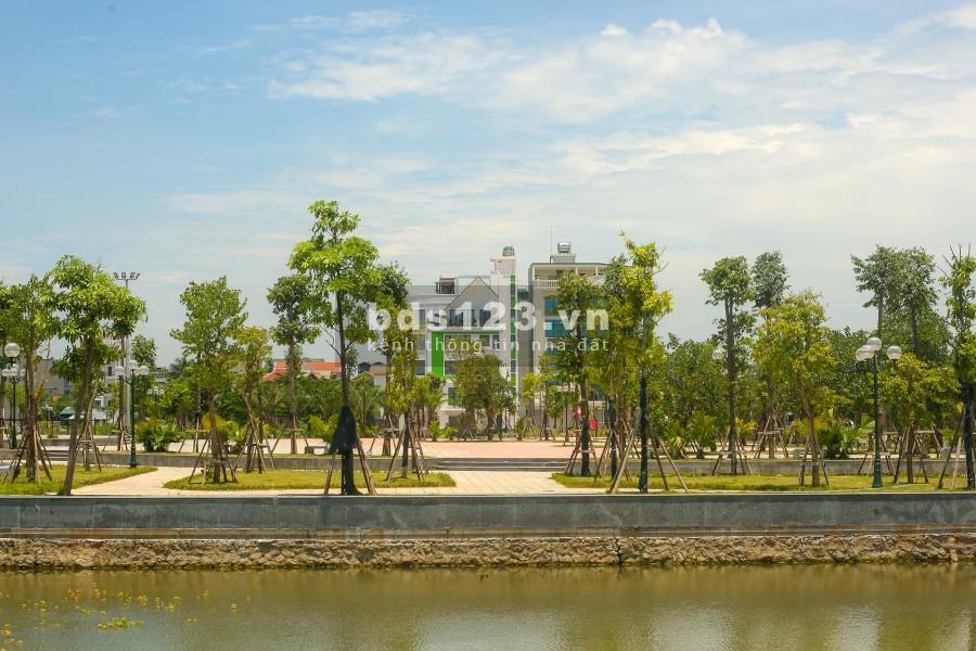 Chính chủ cho thuê mặt bằng kinh doanh shophouse, view nhìn thẳng ra công viên, luôn đông đúc