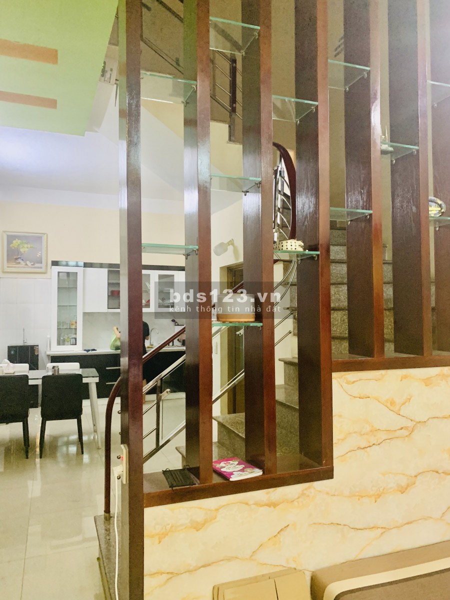Bán nhà 292 Lạch Tray diện tích 42m2 đúc 4 tầng hướng Tây Nam, ngõ rộng 3m