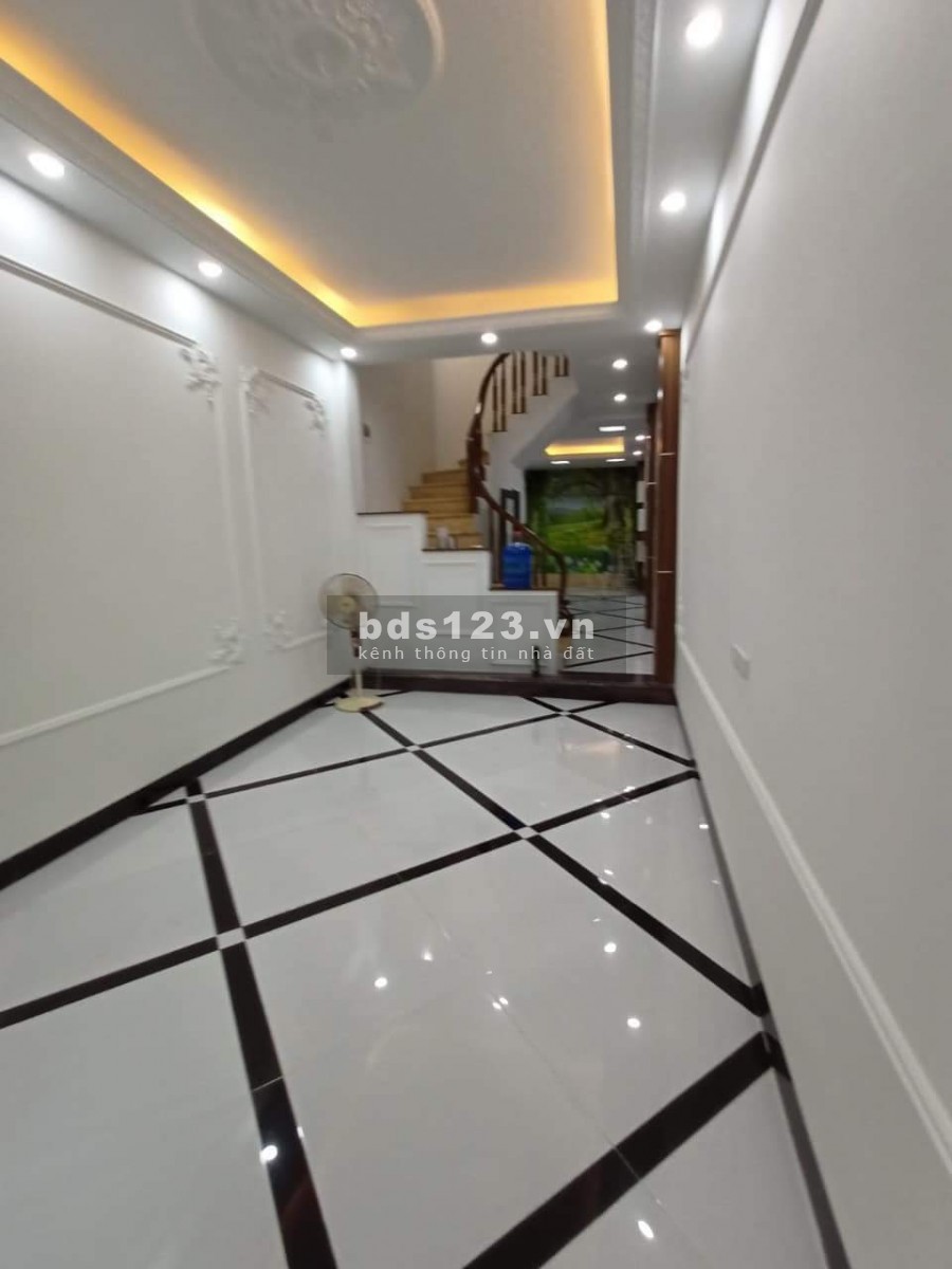 Nhà Bán Gấp 46m Phố Vĩnh Hồ, ngõ xe 3 gác tránh xe máy, đúc bê tông cố 6 tầng, lhcc