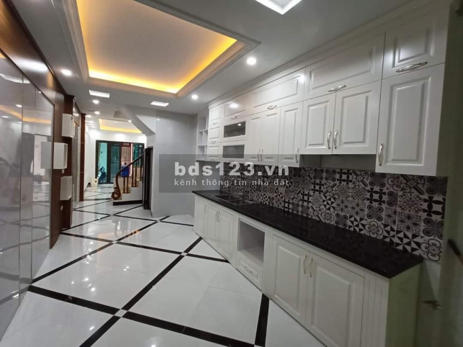 Nhà Bán Gấp 46m Phố Vĩnh Hồ, ngõ xe 3 gác tránh xe máy, đúc bê tông cố 6 tầng, lhcc