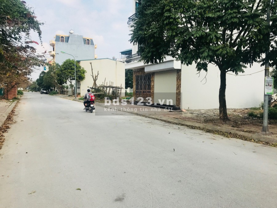 Bán đất đấu giá tổ 13 Thượng Thanh, gần Him Lam Thượng Thanh. DT 120m2, mặt tiền 8m.
