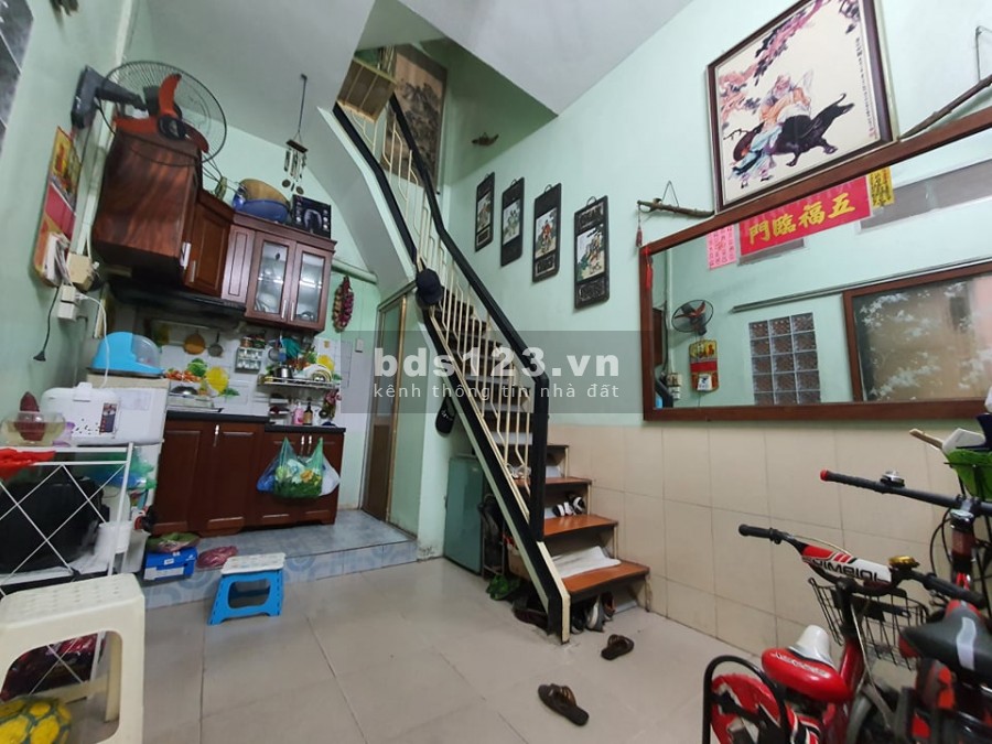 Bán nhà Đại Cồ Việt 18mx5T xây chắc chắn, giá 2.3 tỷ liên hệ 0916010180