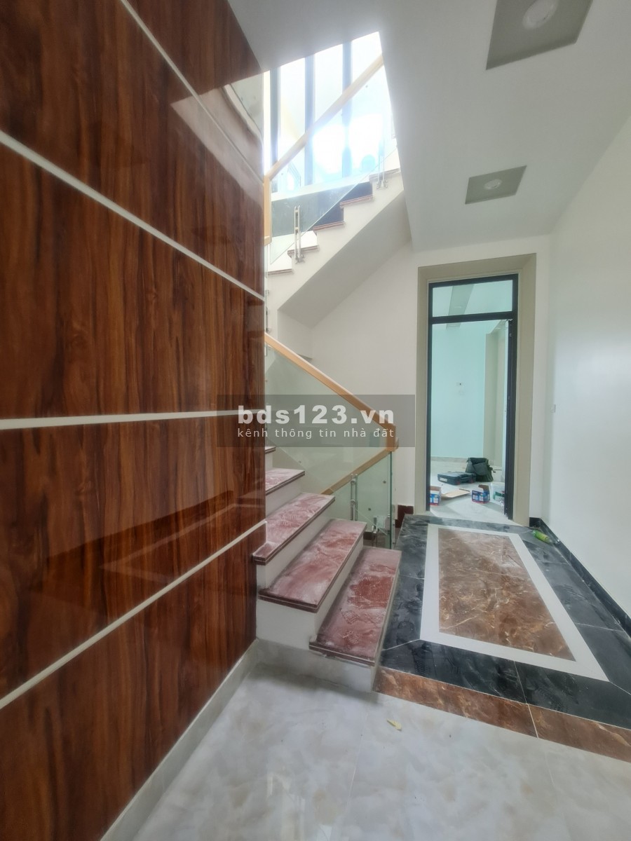 Nhà 4 tầng mặt ngõ nông rộng đường Đông Khê, diện tích 44m2, giá bán 2.95 tỷ