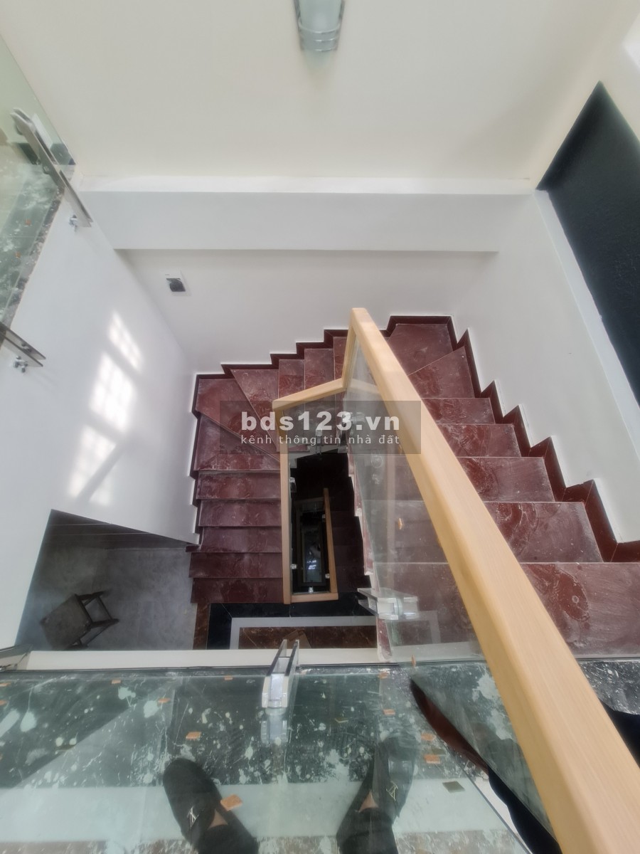 Nhà 4 tầng mặt ngõ nông rộng đường Đông Khê, diện tích 44m2, giá bán 2.95 tỷ