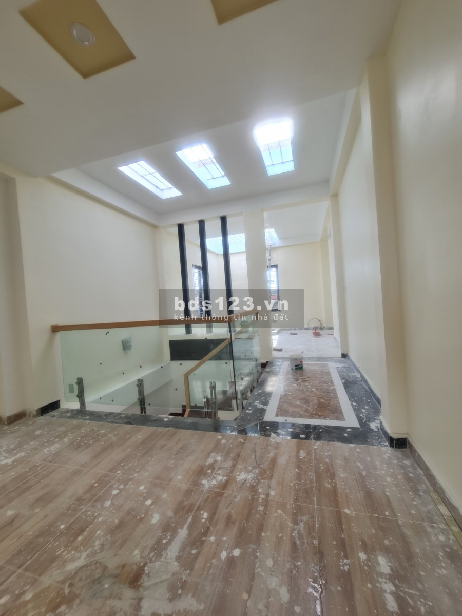 Nhà 4 tầng mặt ngõ nông rộng đường Đông Khê, diện tích 44m2, giá bán 2.95 tỷ