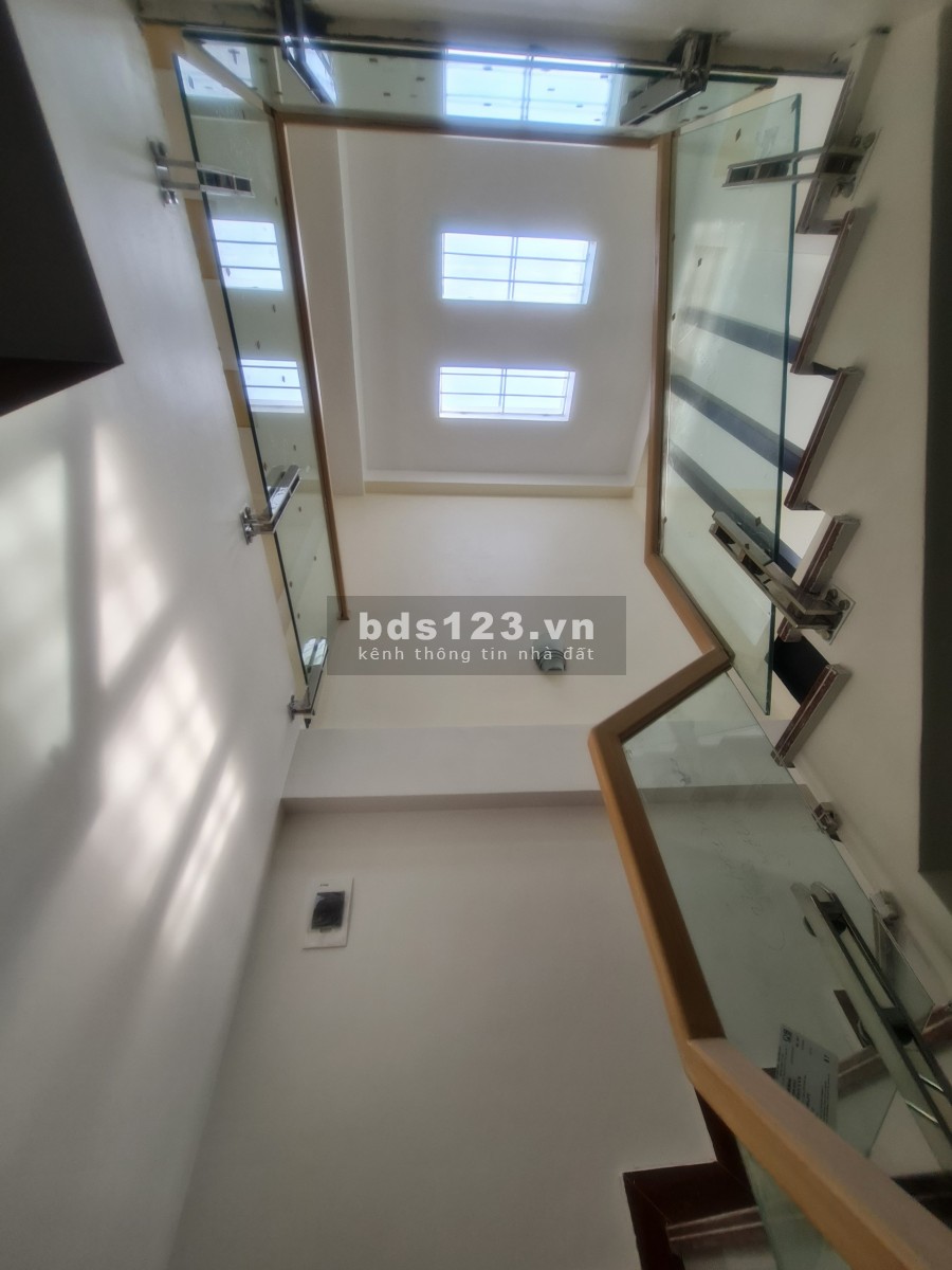 Nhà 4 tầng mặt ngõ nông rộng đường Đông Khê, diện tích 44m2, giá bán 2.95 tỷ