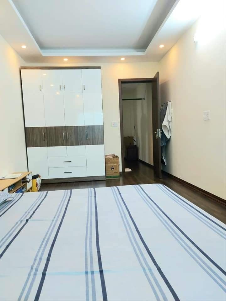Giá 2.2 tỷ duy nhất 1 căn Ngọc Thuỵ, 4 tầng, dt 31m, nhà đẹp ở ngay, ô tô đỗ gần, lh 0963521933
