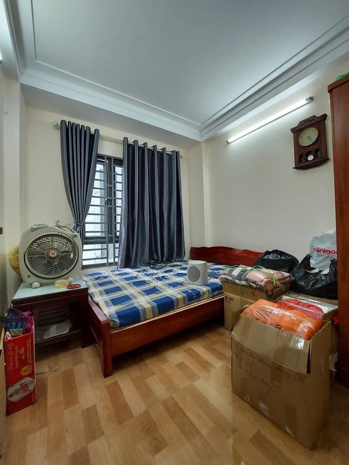 Giá 2.2 tỷ duy nhất 1 căn Ngọc Thuỵ, 4 tầng, dt 31m, nhà đẹp ở ngay, ô tô đỗ gần, lh 0963521933