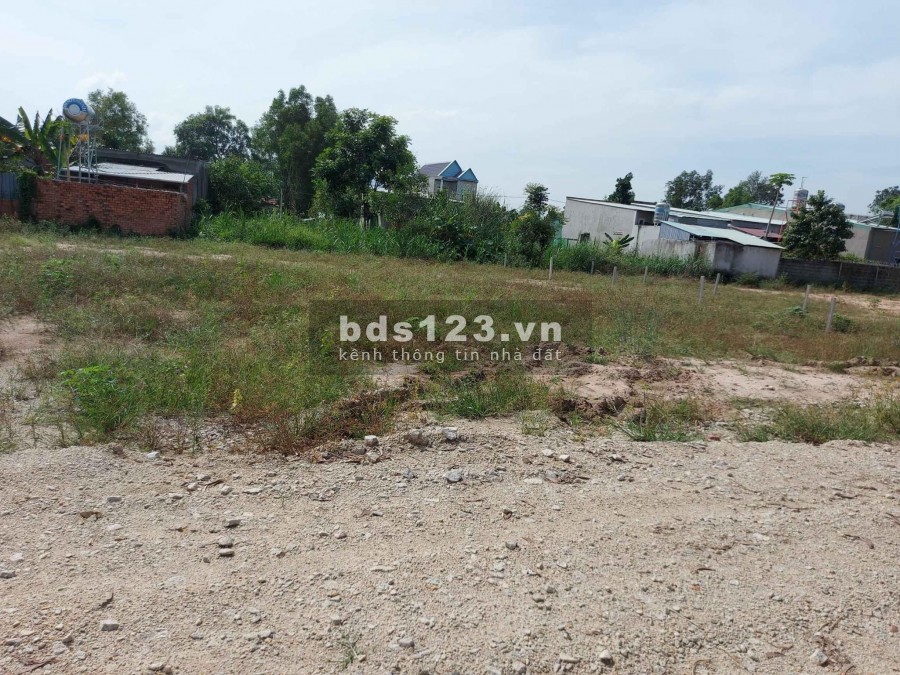 Bán gấp lô đất mặt tiền La Văn Cầu, phường Thắng Tam, giá 32 tỷ, lhcc