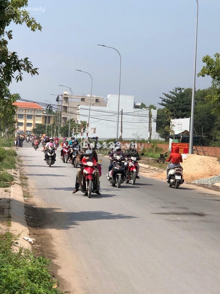 Bán 2 lô đất nền 90m2/lô thổ cư 100%, đường 16m cách Coopmart 500m sổ hồng sẵn giá tốt