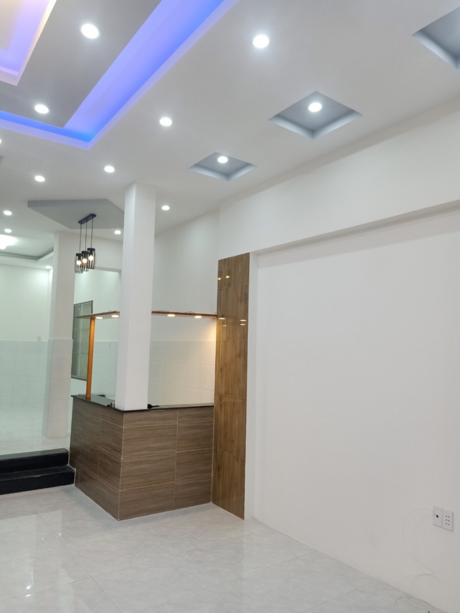 Nhà 1 trệt 1 lầu đường 2 ôtô gần GX Thuận Hòa phường Tân Phong, SHR thổ cư
