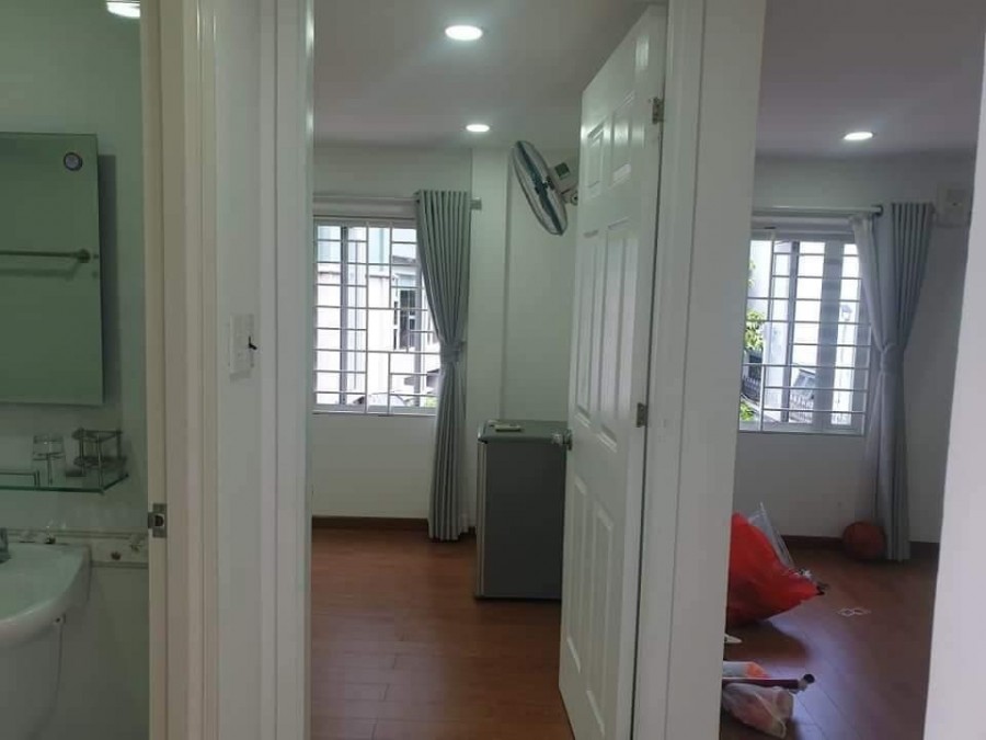 Tôi bán nhà mới, đẹp,MT Hoàng Văn Thụ, 38m x 3 tầng, giá rẻ bán gấp 4,1 tỷ. LH: 037 6966 383