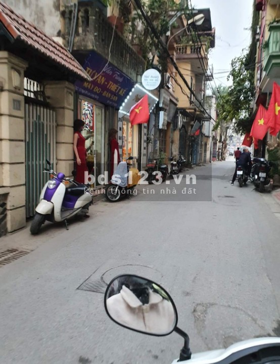 Bán nhà Mỹ Đình, dt 35m2, 5 tần, tặng nội thất, ô tô đường thông, giá mùa dịch nhỉnh 3 tỷ