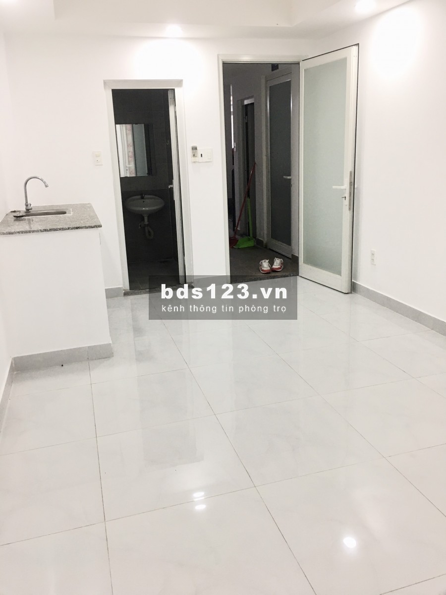 Cho thuê phòng 30m2, rộng rãi, có nội thất cách đại học Văn Lang 500m