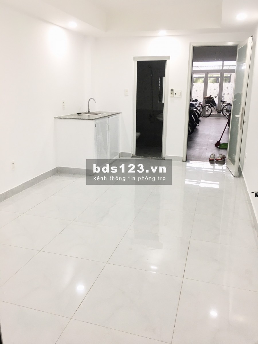 Cho thuê phòng 30m2, rộng rãi, có nội thất cách đại học Văn Lang 500m