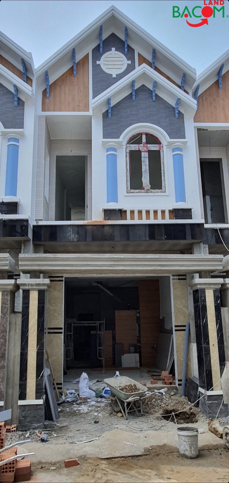Nhà 1 trệt 1 lầu Hóa An, đường xe hơi quay đầu, gần nhà máy nước Hóa An