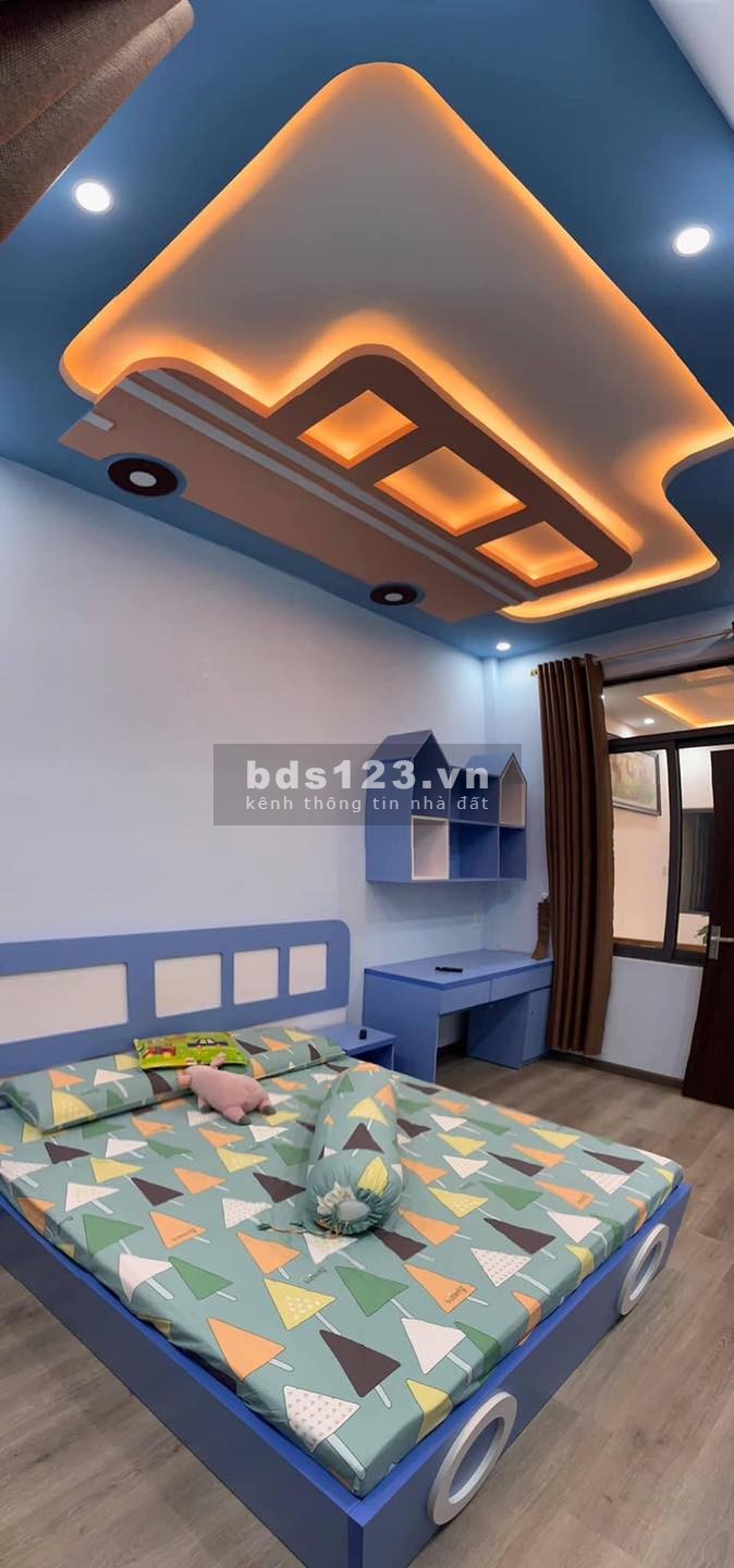 Bán nhà diện tích 44m2, giá 4.6 tỷ, Lê Trọng Tấn, dân trí cao an ninh tốt.