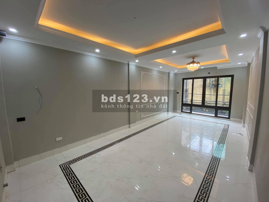 Bán nhà Tây hồ ngõ ba gác gần phố nhà mới ở ngay, dt 35m2, 5 tầng, giá. bán 3.5 tỷ