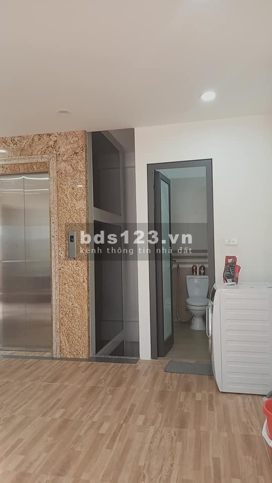 Bán nhà Tây Hồ Xuân La Võ Trí Công giá bán 11.5 Tỷ ô tô vào nhà, thang máy, 6 tầng đúc