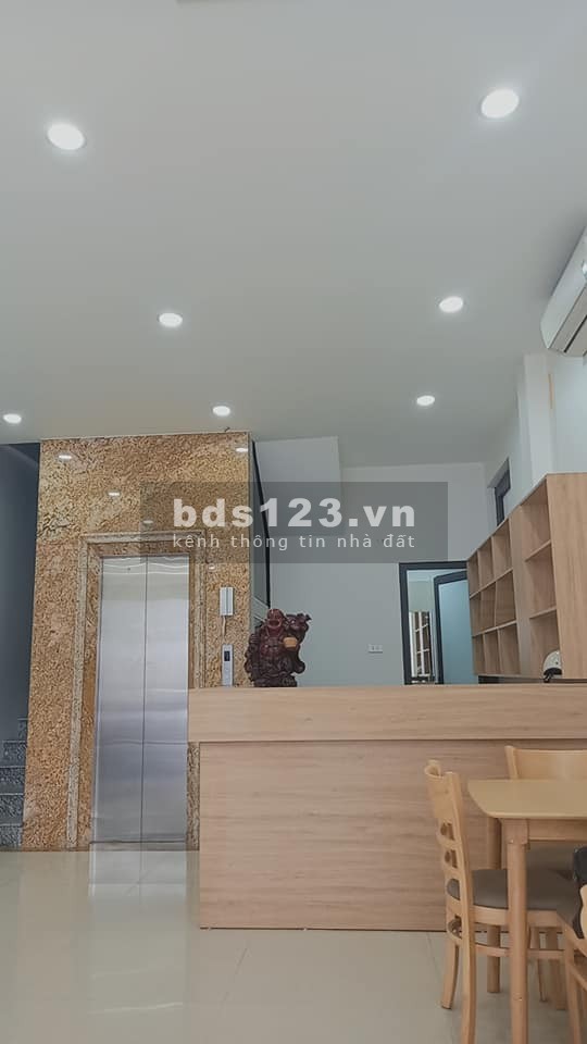 Bán nhà Tây Hồ Xuân La Võ Trí Công giá bán 11.5 Tỷ ô tô vào nhà, thang máy, 6 tầng đúc