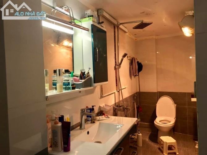 Lô góc đường Hoàng Quốc Việt 6 tầng giá chỉ 3.8 tỷ mt 4m ngõ nông 3 gác rộng