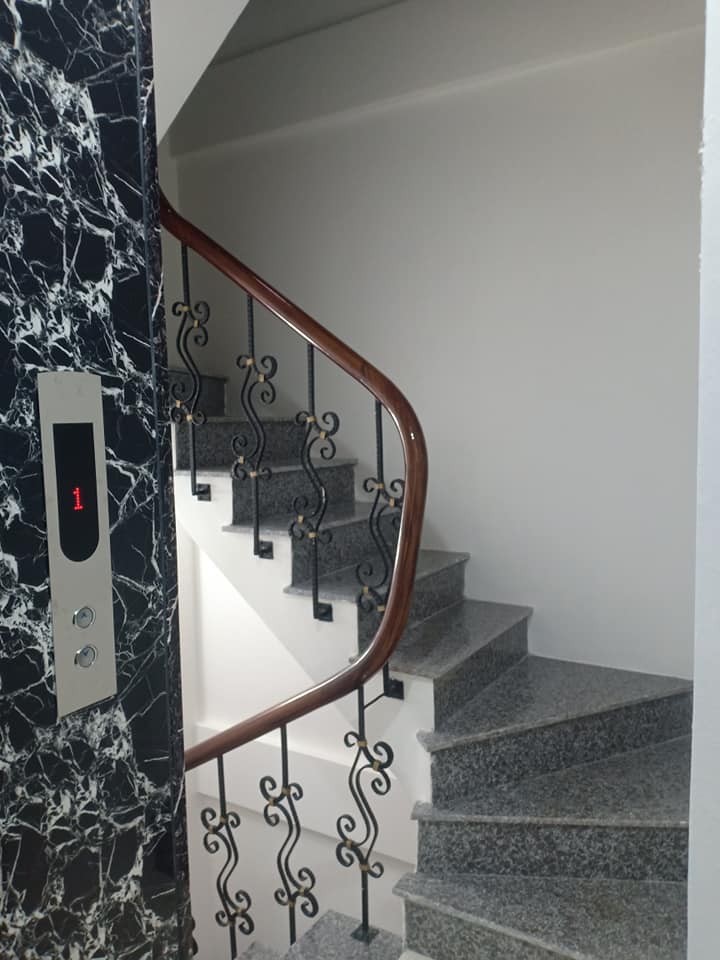 Nhà Dịch Vọng Hậu, Cầu Giấy, nhà mới 7 tầng, Thang máy, giá bán 7.5 tỷ TL