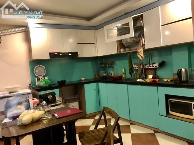 Lô góc đường Hoàng Quốc Việt 6 tầng giá chỉ 3.8 tỷ mt 4m ngõ nông 3 gác rộng