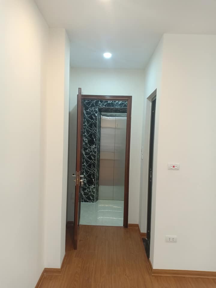 Nhà Dịch Vọng Hậu, Cầu Giấy, nhà mới 7 tầng, Thang máy, giá bán 7.5 tỷ TL