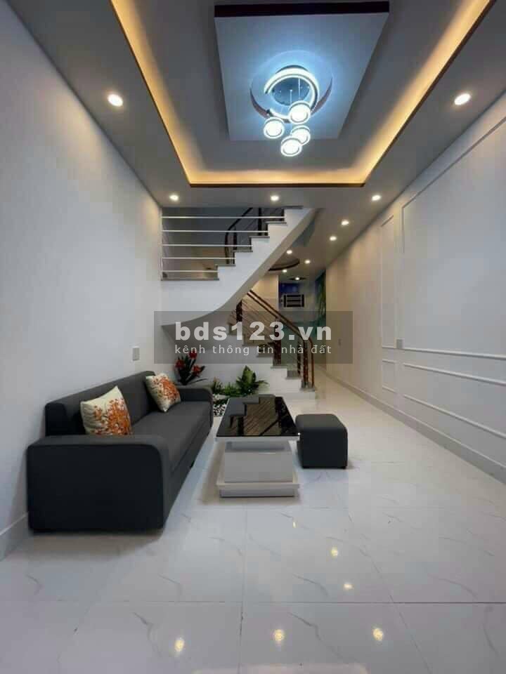 Bán nhà phố Ngô Gia Tự diện tích 33m2, giá bán nhanh 2,1 tỉ, sổ riêng