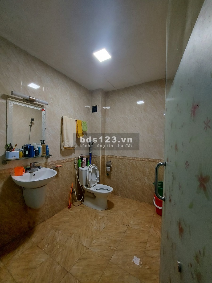 Bán nhà Trần Thái Tông, 66m2, 5 tầng, giá: 5,9 tỷ, nhà đẹp ở ngay