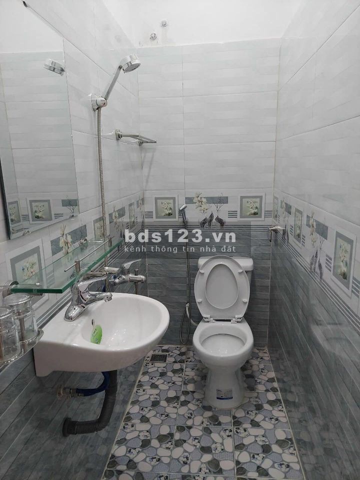 Bán nhà phố Ngô Gia Tự diện tích 33m2, giá bán nhanh 2,1 tỉ, sổ riêng