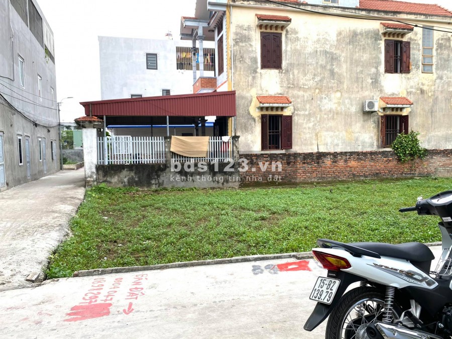 Bán đất chính chủ khu dân cư hiện hữu, giá 870 triệu, sổ sẵn, diện tích vuông vức