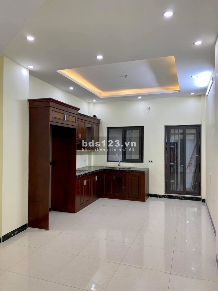 Bán nhà phố Ngô Gia Tự diện tích 33m2, giá bán nhanh 2,1 tỉ, sổ riêng