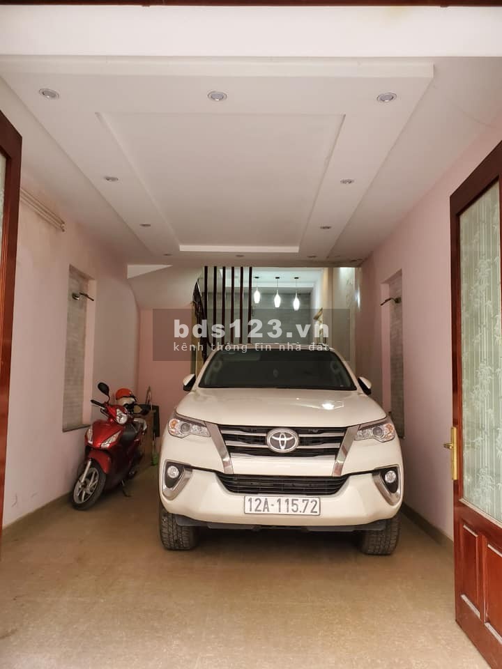 Bán nhà Hoàng Quốc Việt phân lô, vỉa hè, ô tô đỗ cửa 60m2, 4 tầng, 4.5m, giá 10.6 tỷ