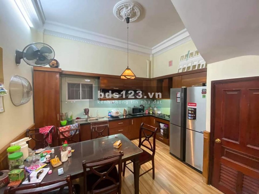 Bán nhà ngõ 59 Quan Hoa Cầu Giấy, dt 42m2 4 tầng đúc, mt 4m, giá 5.8 tỷ, sổ chính chủ