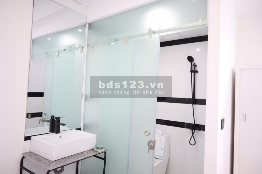 Nguyễn Văn Cừ Ngõ 135 oto tránh bán nhà 5 tầng dt 70m2, giá bán 6.9 tỷ