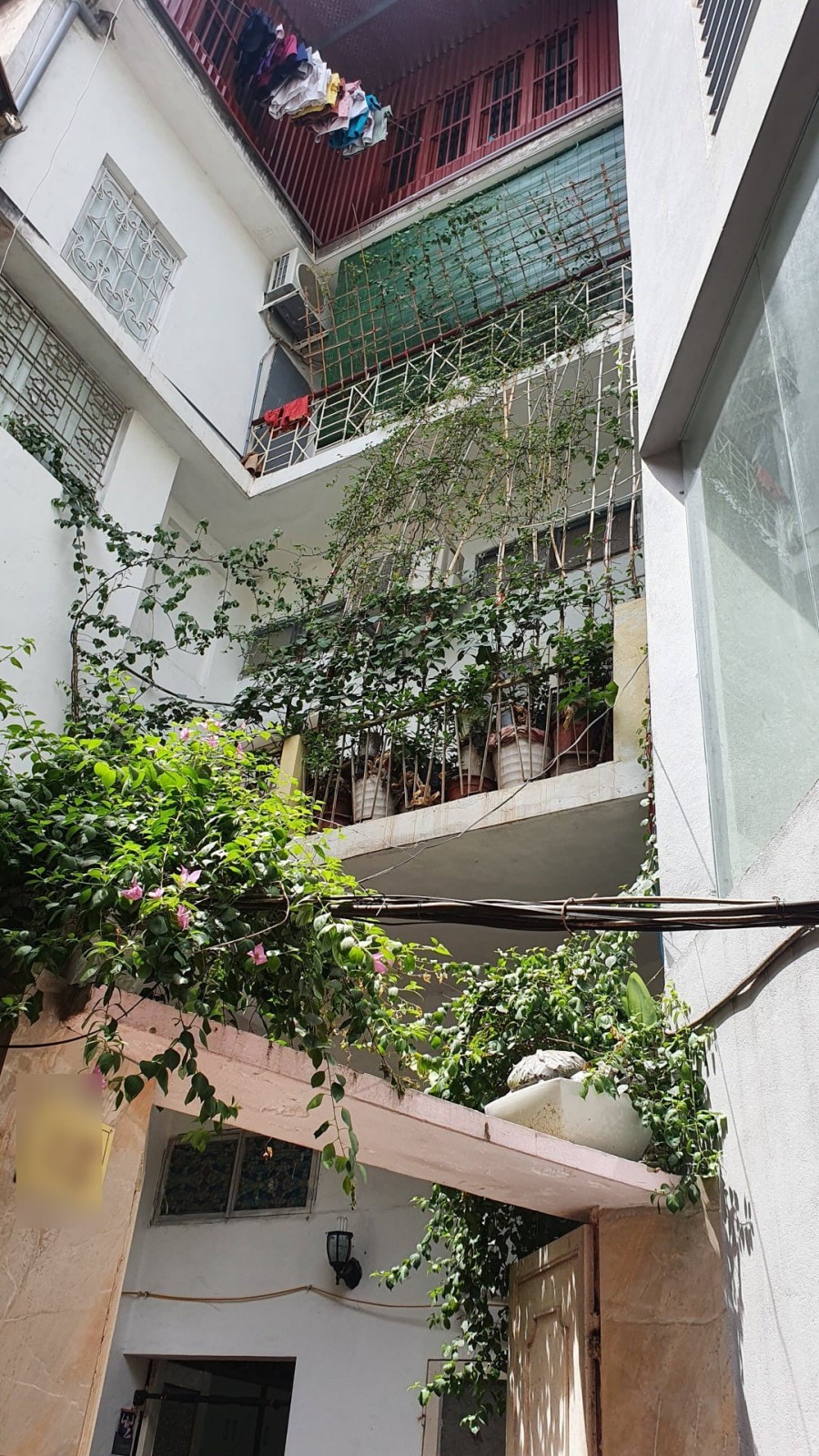 Cần Bán nhà gấp Đông tác Quận Đống Đa giá bán 5 tỷ, dt 47m2, đúc 4 Tầng