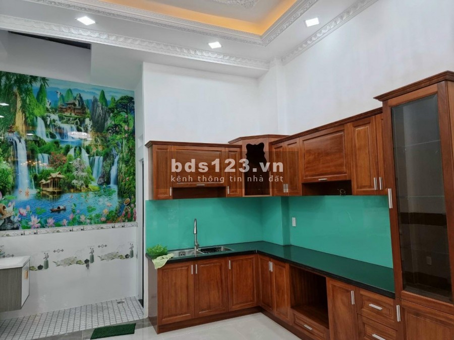 Sở hữu nhà 2 lầu Quận 12, hẻm xe hơi giá bán chỉ 2,4 tỷ, dt 120m2, vị trí đẹp