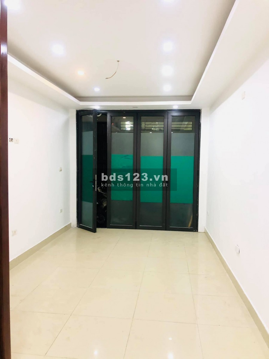 Bán nhà nhà nhỉnh 2 tỷ có ngay nhà mới đẹp trung tâm Đống Đa 6 tầng 4 phòng ngủ, sổ vuông đẹp