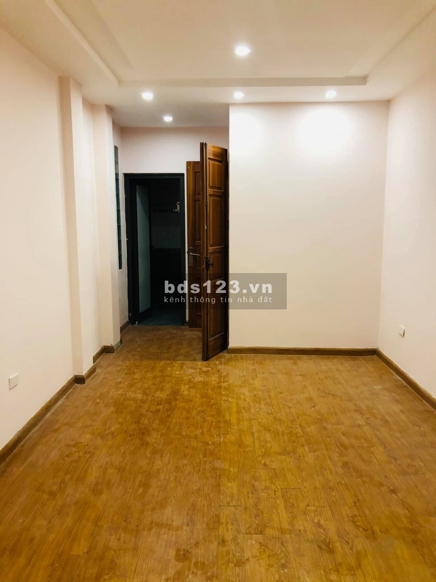 Bán nhà nhà nhỉnh 2 tỷ có ngay nhà mới đẹp trung tâm Đống Đa 6 tầng 4 phòng ngủ, sổ vuông đẹp