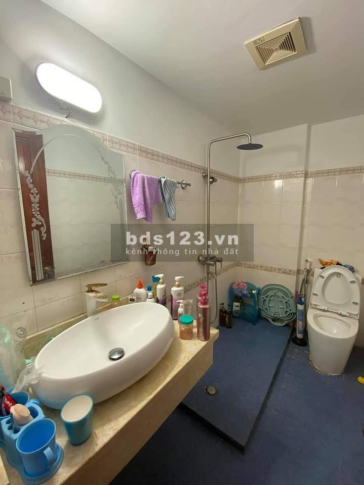 Bán nhà ngõ 59 Quan Hoa Cầu Giấy, dt 42m2 4 tầng đúc, mt 4m, giá 5.8 tỷ, sổ chính chủ