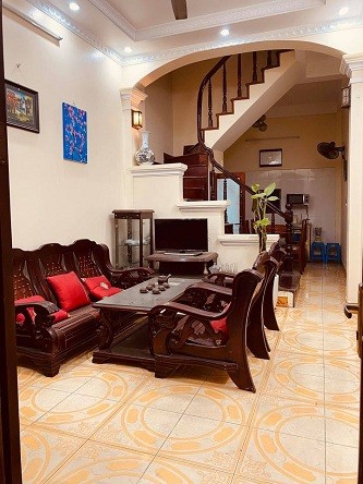 Bán nhà Thụy Khuê cách 1 nhà ra mặt phố 44m2x3T, MT 4.5m, gần ngã tư Văn Cao giá 5.6 tỷ.