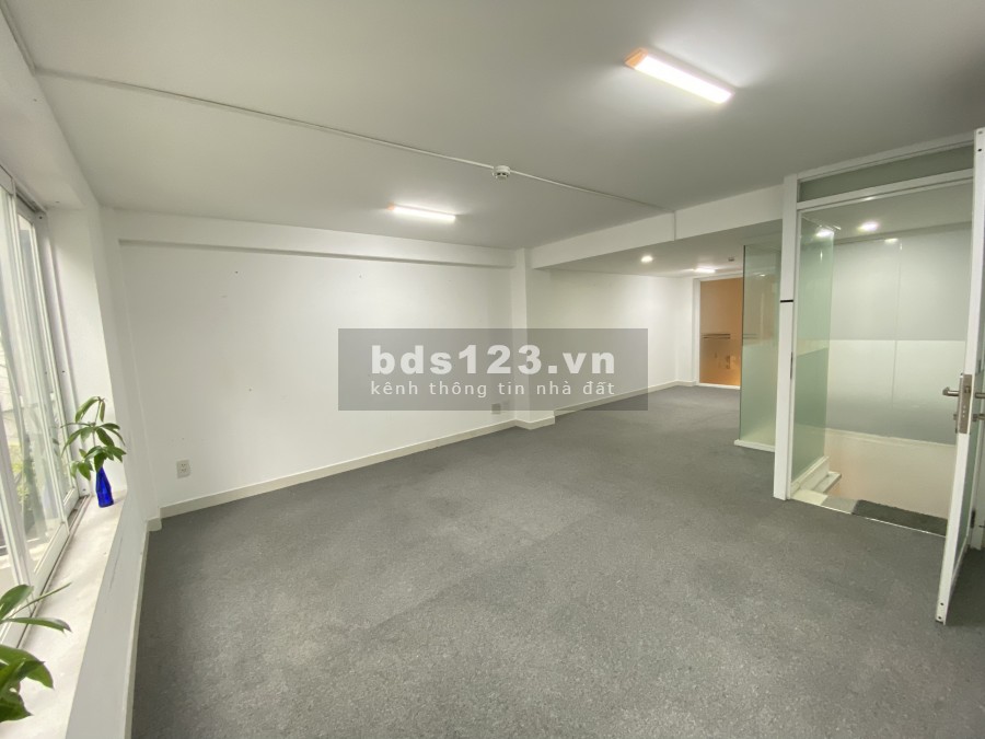 Cho thuê căn phòng dt 35m2, ngay trung tâm thành phố, camera giám sát