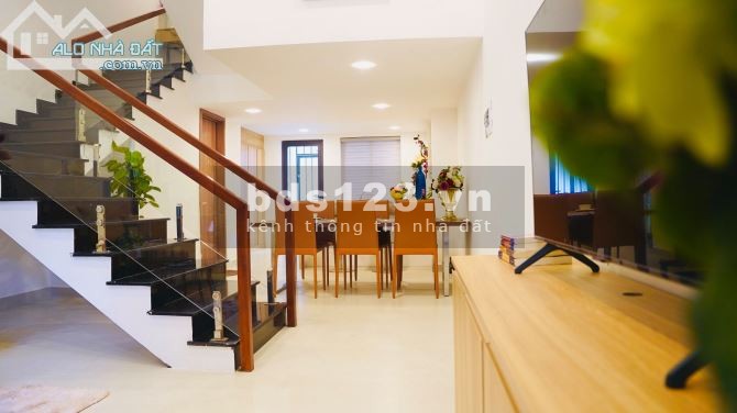 Nhà đô thị 4 tầng mặt tiền đường 12m ngay trung tâm TP Huế, liên hệ 0974548167